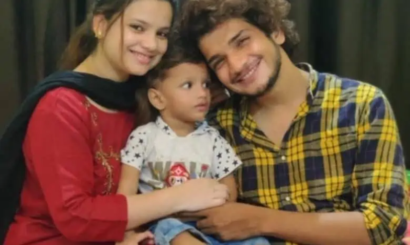 Munawar Faruqui and his wife with son.